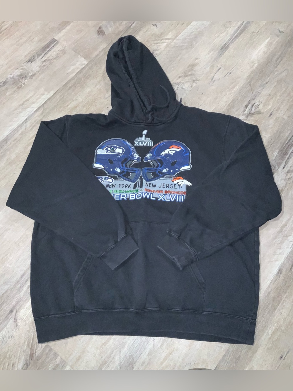 (Bin 19) NFL, Black Pullover Hoodie with Seahawks vs. Broncos Helmets, Size XL